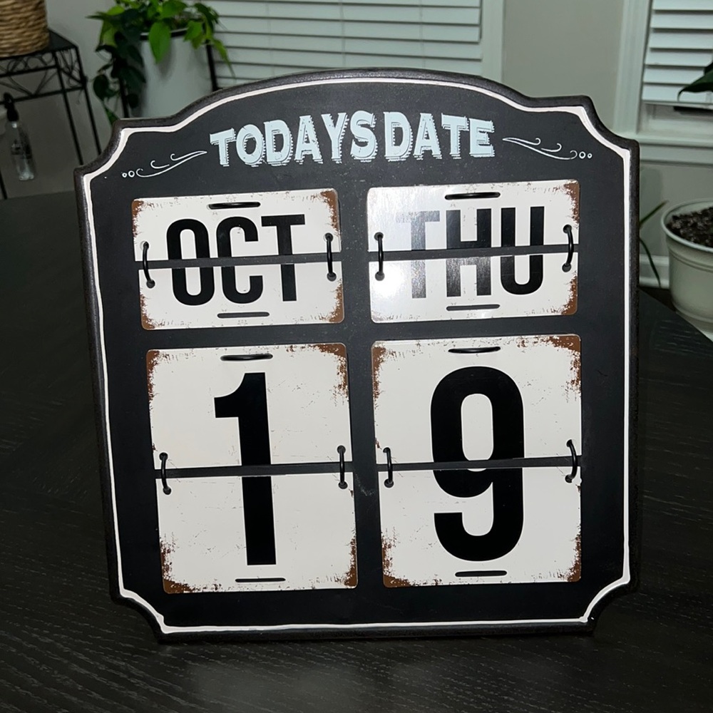 New Fetco Home Decor 12 x 12 Metal Flip Timeless Date Calendar.